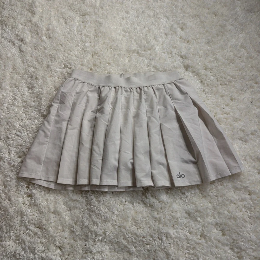ALO Yoga Women's Light white Pleated Mini Skirt